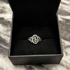 JAMES AVERY 
VINTAGE
Elegant Silver Swirl Ring